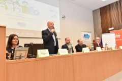 zleva: Bc. Radka Švejnohová, PaedDr. Zdeněk Moldrzyk, Mgr. et Mgr. Lukáš Curylo, Mgr. Daniel Rychlik, Vladislav Sobol (zahájení konference)