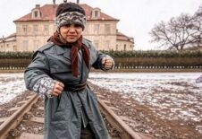 Pozvání na vernisáž "Hrdinou proti své vůli"