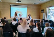 Den otevřených dveří v Ostravě přiblížil náhradní rodinnou péči i budoucím sociálním pracovníkům